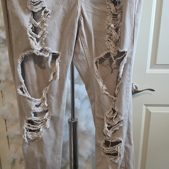 Distressed Beige Jeans - Picture 4 of 10